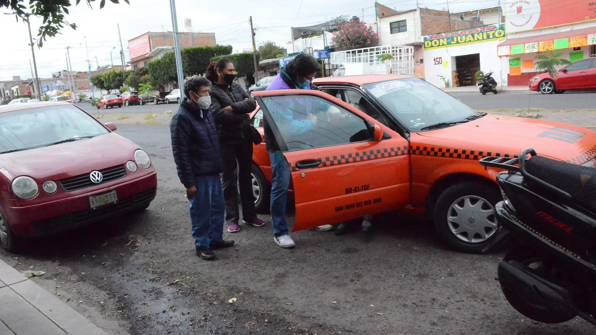 Operadores del transporte público se integran a capacitaciones en temas de género.  Luis Luévanos.  El Sol de San Juan del Río.